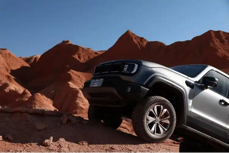 北京汽车全新bj40刀锋英雄版登锋而来,预售价18.98万-20.98万_太平洋