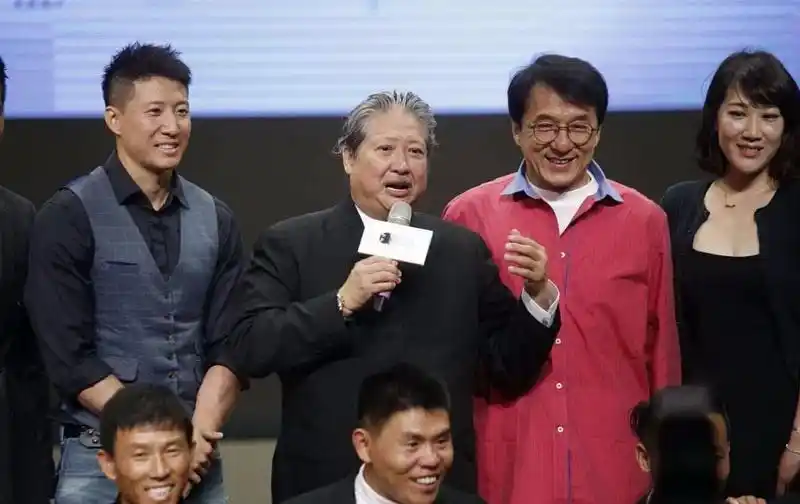 洪金宝官方身高1米72,身高还可以,体重高达200多斤!