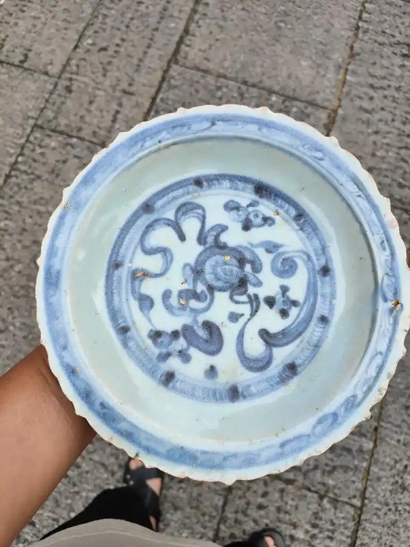 明代青花豆青盘#古玩收藏交流  - 抖音