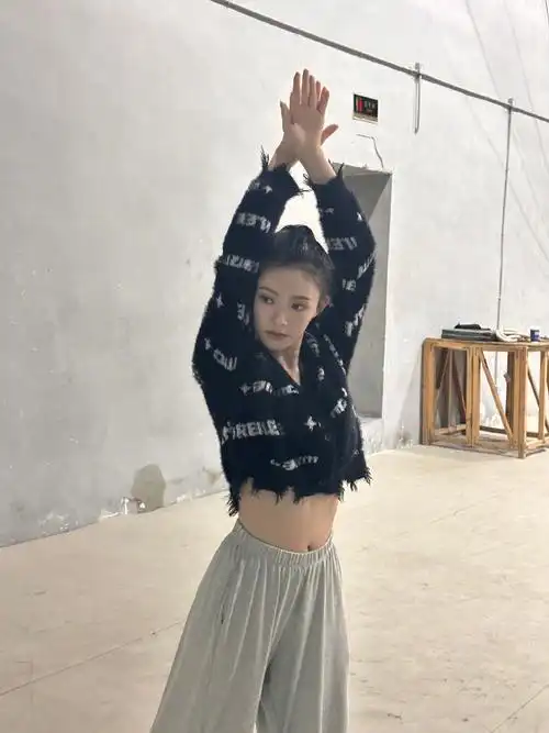 林允空中威亚##林允吊威亚费腰