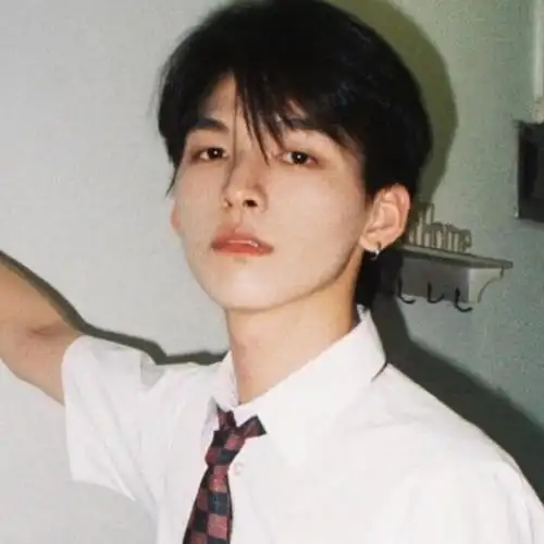 高冷帅气的qq男生头像两张一组