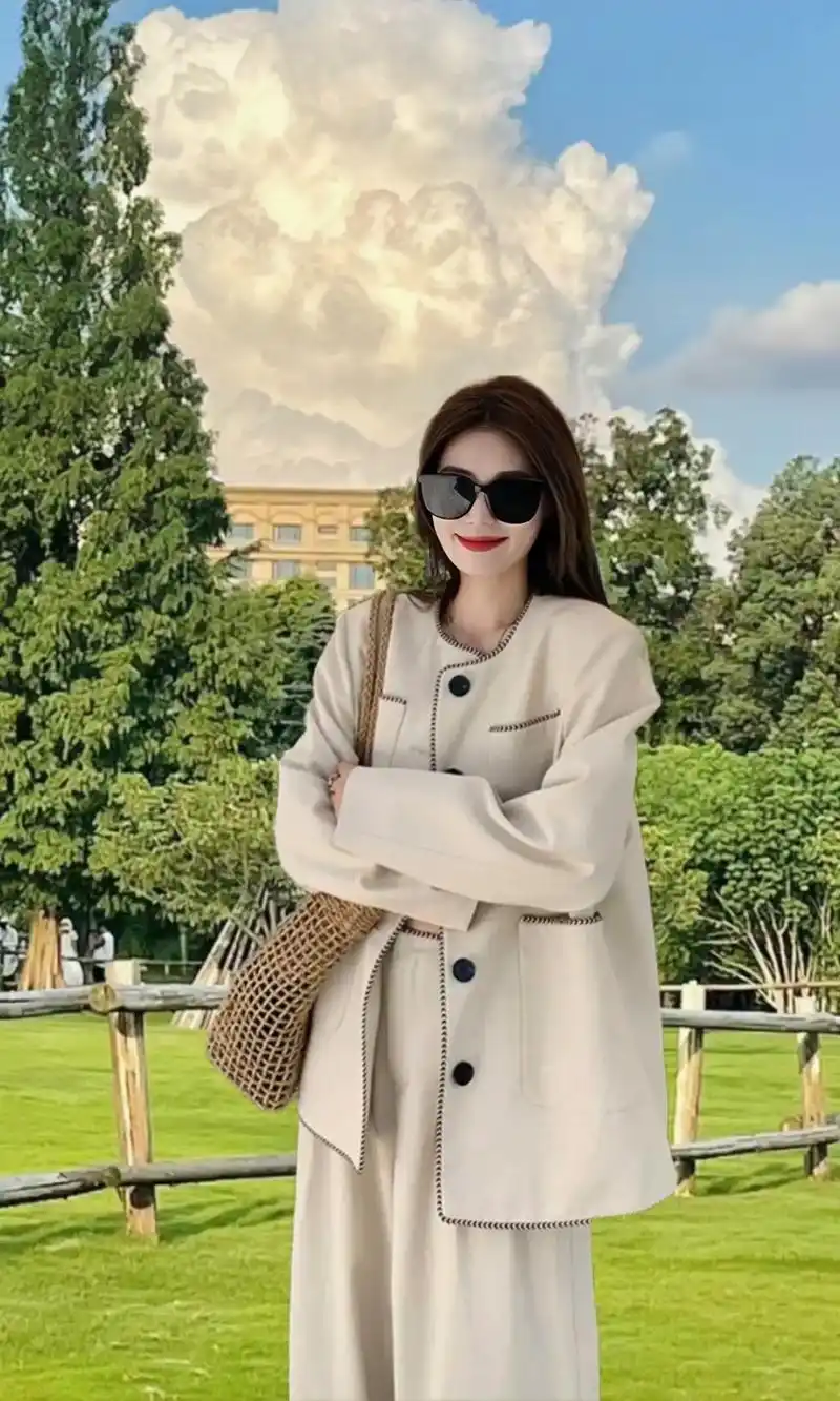 早春还得是小香 这款亚麻小香风西装外套搭配高腰阔腿裤,轻松营 - 抖