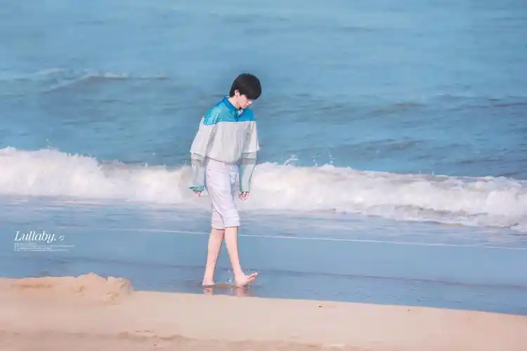 给大家推荐一些宋亚轩适合当壁纸的图片