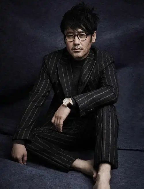 胡歌戴眼镜上热搜看男星们戴眼镜都是什么样子