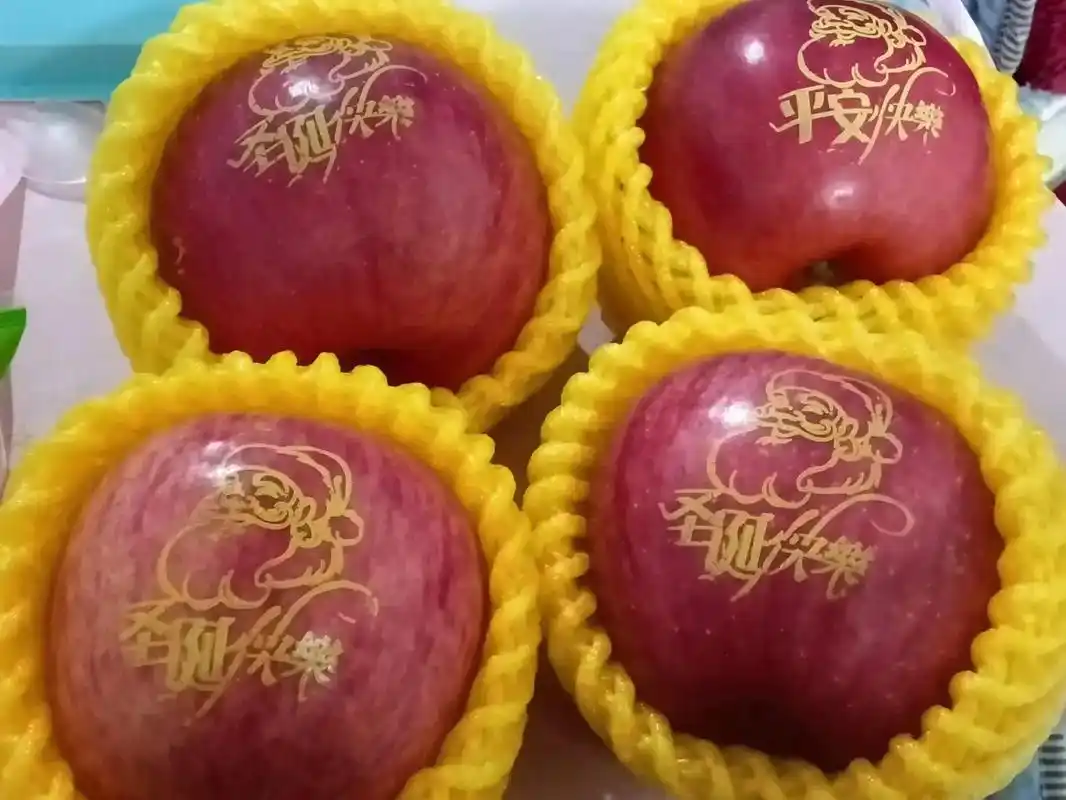 96一颗苹果送祝福,平平安安是真谛,90平安夜祝愿大家生活平 - 抖