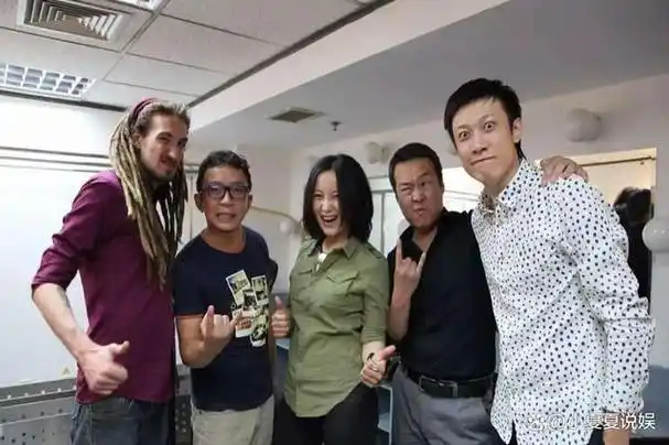 日子一直都不顺利,男朋友在绝望中突然产生了解散乐队的念头.