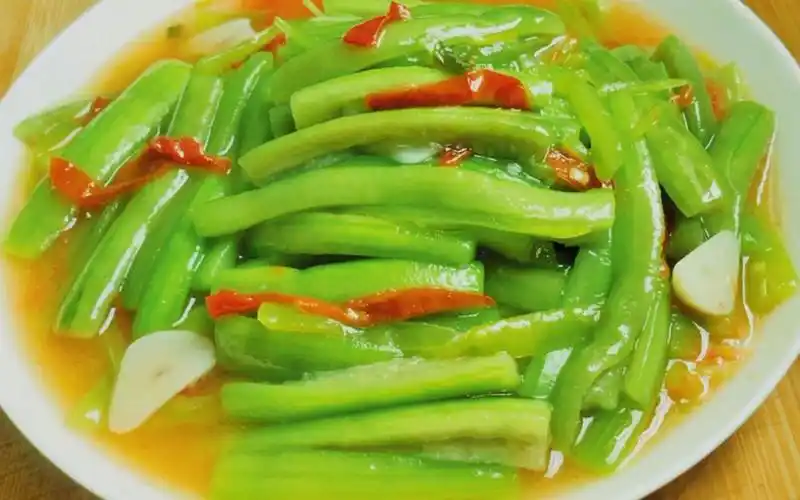 饭店里卖很贵的素炒丝瓜为啥那么好吃?这样做在家也能成大厨