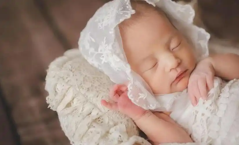 周杰伦|昆凌晒8个月小女儿高清正面照,颜值爆表,犹如高配版周杰伦