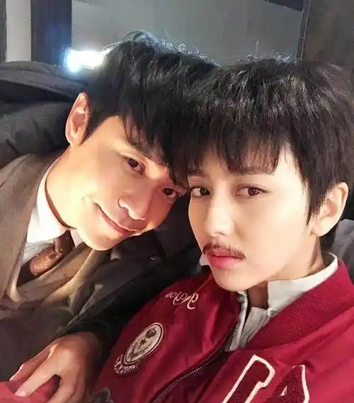 但因为佟丽娅的老公被爆出与两年轻女子一起过夜的消息后,网友纷纷