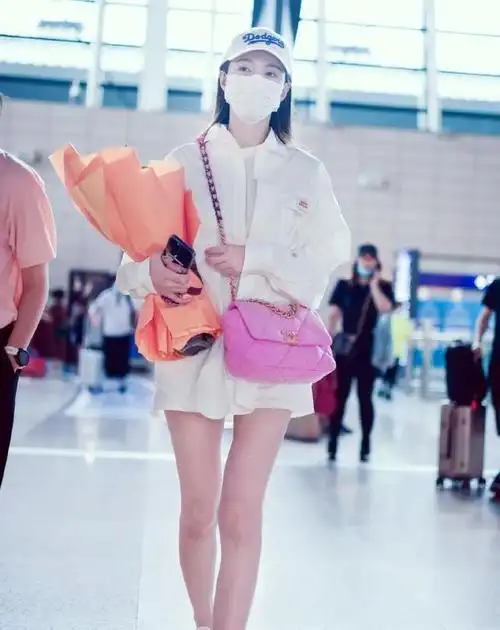 沈梦辰到底有多瘦镜头前凹造型身高目测不到百斤好有骨感