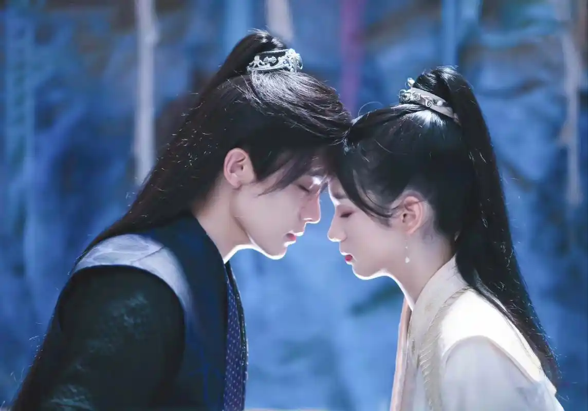 天耀&雁回,《护心》剧照走一波,太好嗑了#娱乐最前沿# #电视剧护心