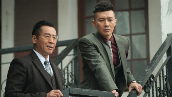 帮派横行,街头枪战,主角失忆……《觉醒》开篇就上演一