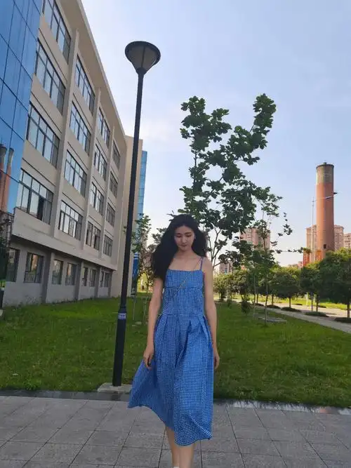 蓝色格子连衣裙很难不爱啊97~#高个子女生  #高个子女生穿搭