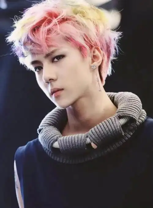 彩虹鹦鹉头时期的67吴世勋