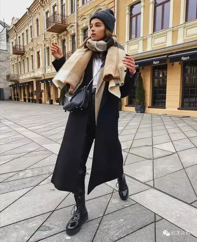 呢大衣 via.公众号@欧美街拍