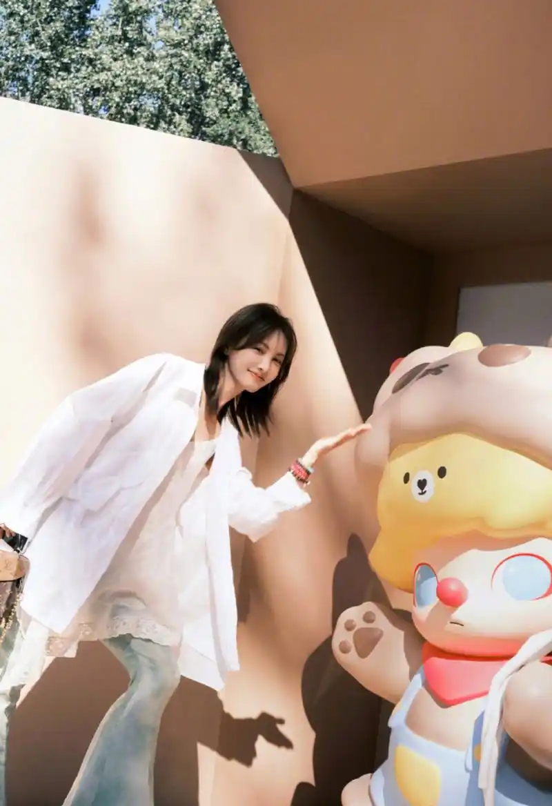 金晨证实了身高太高对拍照有影响,需要弯腰