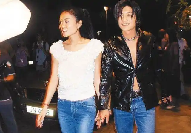 打脸造谣者继合体打疫苗后谢霆锋王菲再现世纪牵手