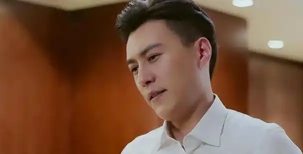 这一次,以"知识分子"自居的靳东,在知识上"翻了车"