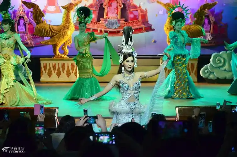 芭提雅看人妖秀表演泰国之旅