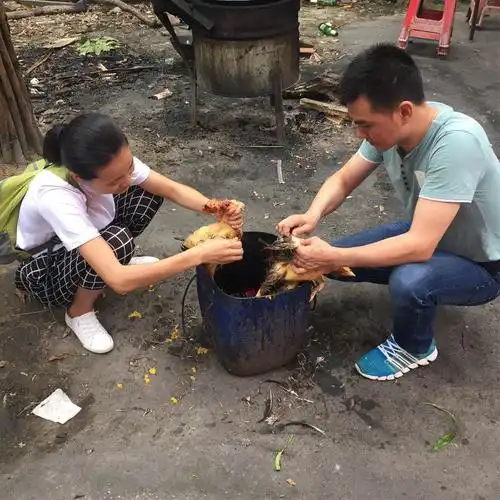 这三号桌的小伙伴在拔鸡毛