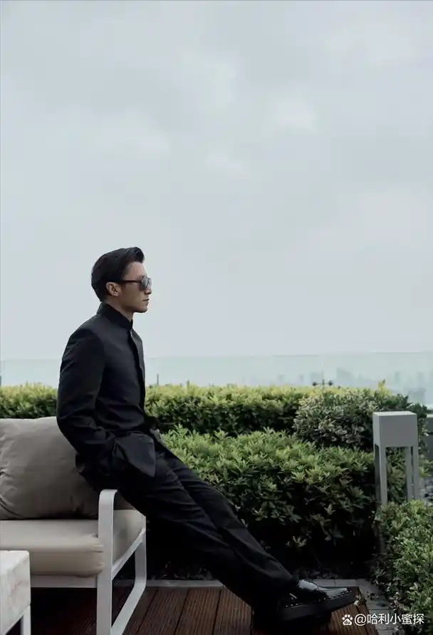 谢霆锋深v衬衫帅到掉渣,23岁不老男神霸气回归!