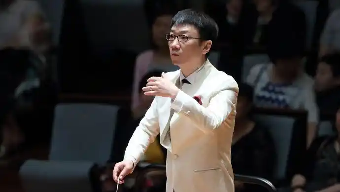 专访国庆晚会指挥之一李心草:对我来说,音乐是最光明的事