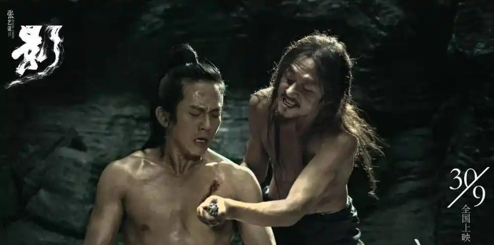 邓超拍《影》的时候,为了分饰两角,体现出两个人不同的人在体型上的