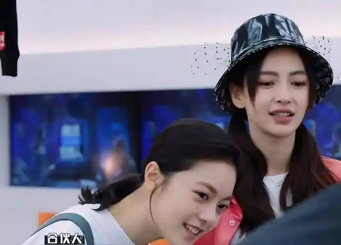 "扮猪吃虎"杨颖:保护赵今麦,给赵丽颖安全感,杨颖情商有多高_baby