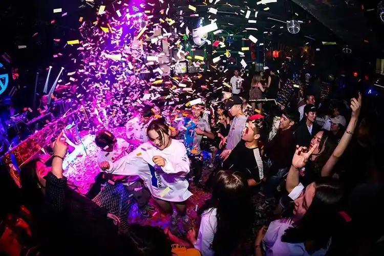 想用最swag的态度来一次蹦迪吗?