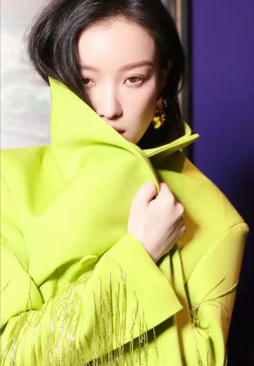 倪妮的腿低调不了一点