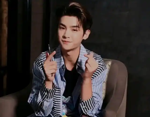 黄明昊|小哭包8