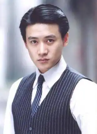 还有一位演员,三次拒琼瑶,先是永琪,何书桓,萧剑_陆毅_偶像_黄晓明