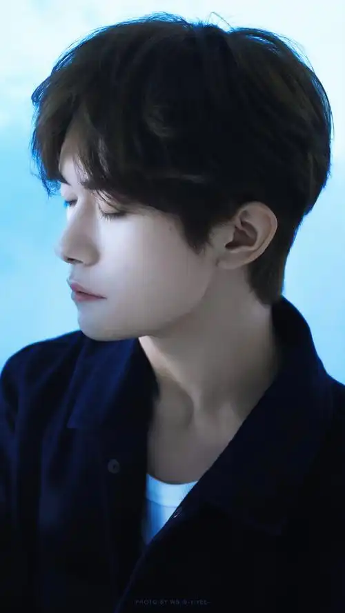 易烊千玺飘雪侧颜##易烊千玺阿玛尼美妆全球品牌代言