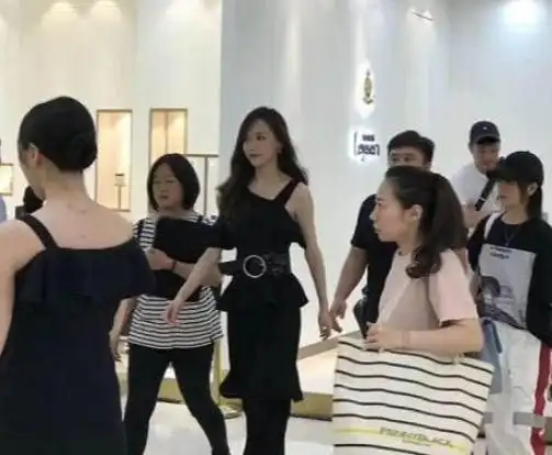 粉丝在商场偶遇唐嫣,路人镜头下的女明星,身材和容貌都太真实!
