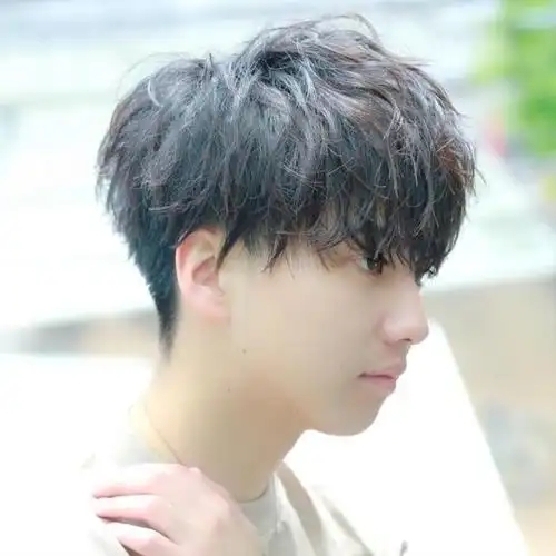 男生轻微纹理烫换个纹理发型感觉帅多了