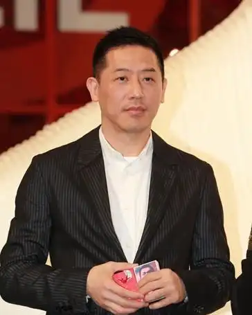 4月1日是荣g荣唐张国荣先生的祭日,今天凌晨张国荣爱人唐鹤德在ins贴