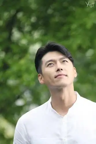 有不少网友表示,玄彬的长相是温和,不太锐利的类型,所以相比留胡子