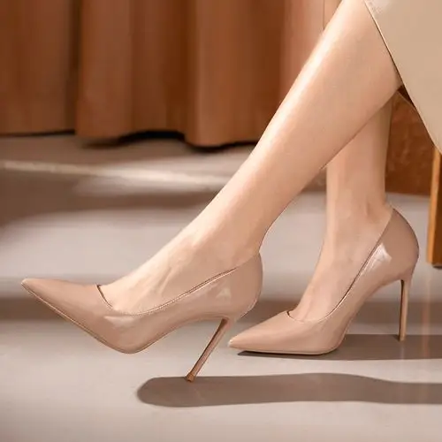 裸色漆皮百搭高跟鞋2021春夏新款细跟尖头性感单鞋女黑色职业女鞋