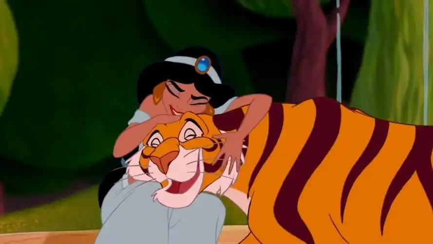 《阿拉丁》电影的茉莉公主则更加独立,她除了会主动追求自己的所爱以