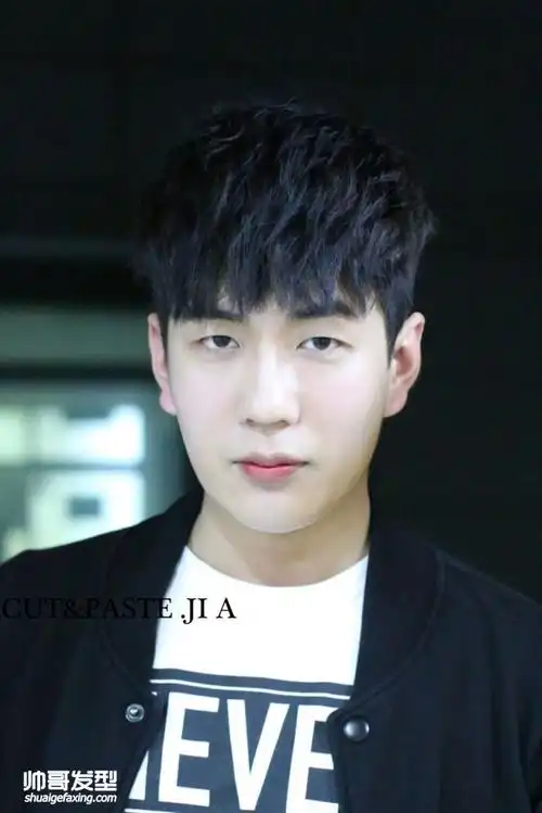 好看帅气的烟花烫发型全方位多角度立体展示男士烫发前后对比