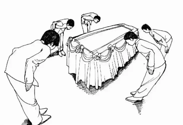 因为从事的工作都跟死人有关,有很多家长都非常忌讳,因此家长也就不