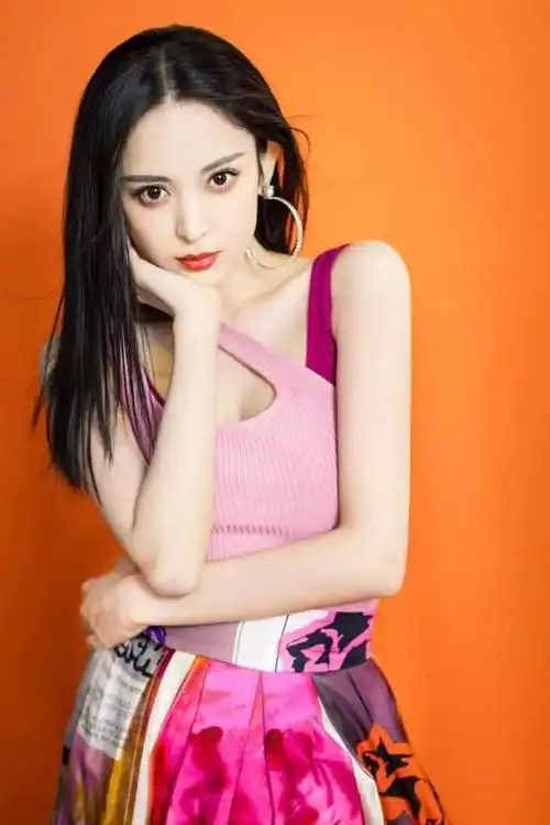 而对于古力娜扎这位美丽的女神来说,她的选择是吃茶渣.