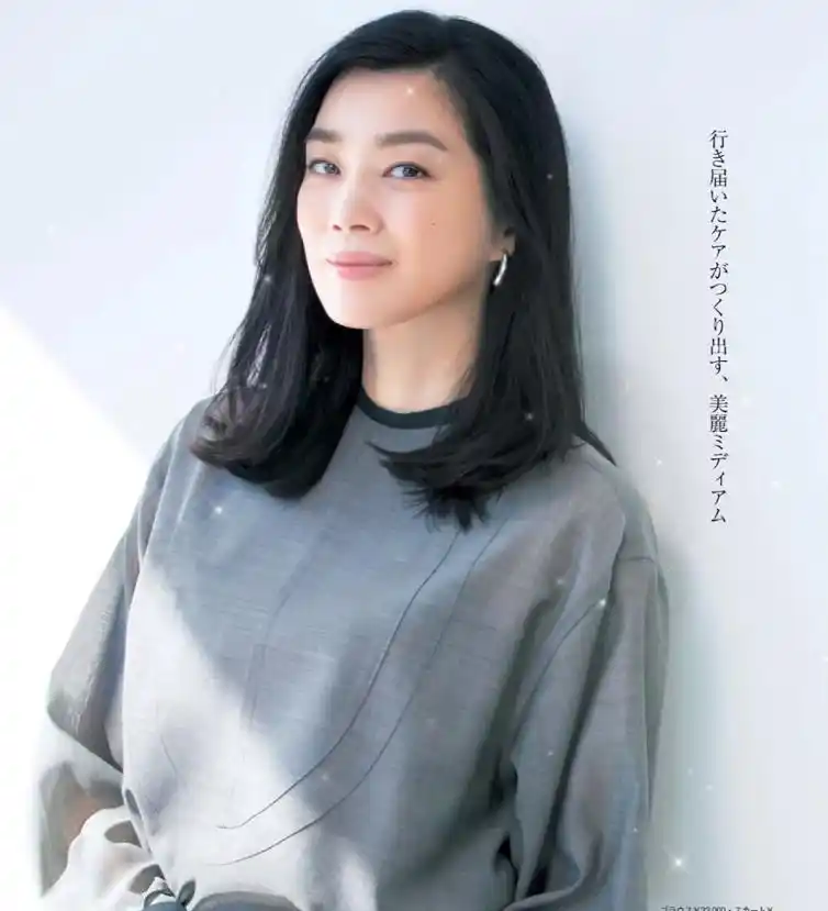 五十岁的女人,换对这几种短发,不仅时尚还显年轻!