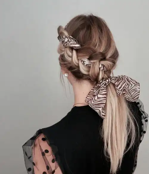 少女,你的法式复古还差个丝巾编发