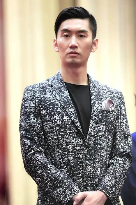 何达出席《浴血广昌》北京首映礼 重温革命激情与情怀