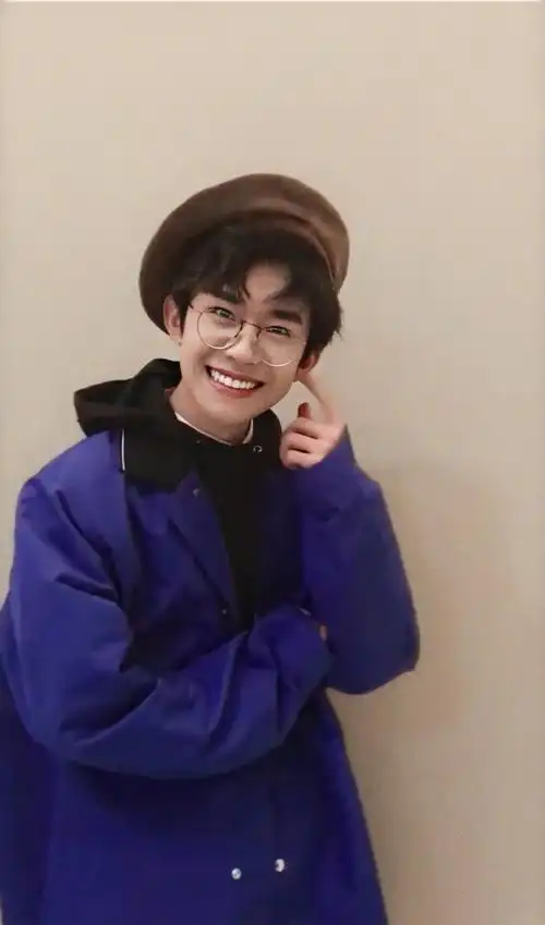 烊千玺的梨涡笑,跟这样拥有治愈系笑容的人在一起心都会融化@tfboys