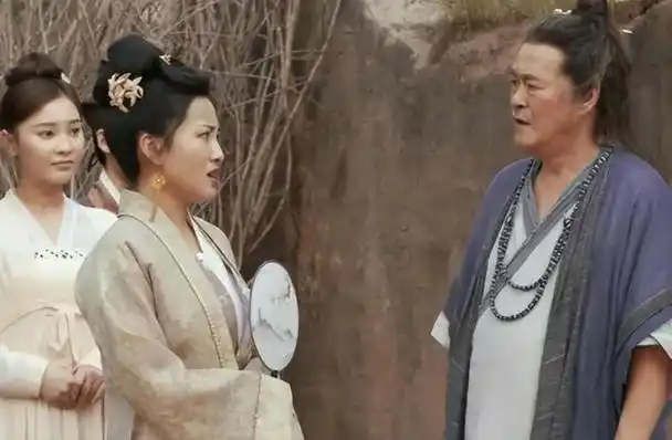 这部被戏称为"乡村爱情古装版"的喜剧迅速引发了广大观众的热烈讨论