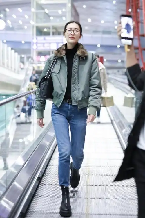 大表姐刘雯日常穿搭展现超模气场,学会3大法则,你也能如此吸睛