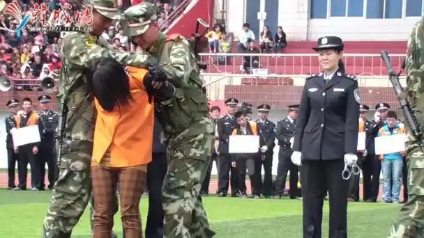 2012年4月20日某市体育场召开"公拘 公捕 公判大会_clip-千里眼视频