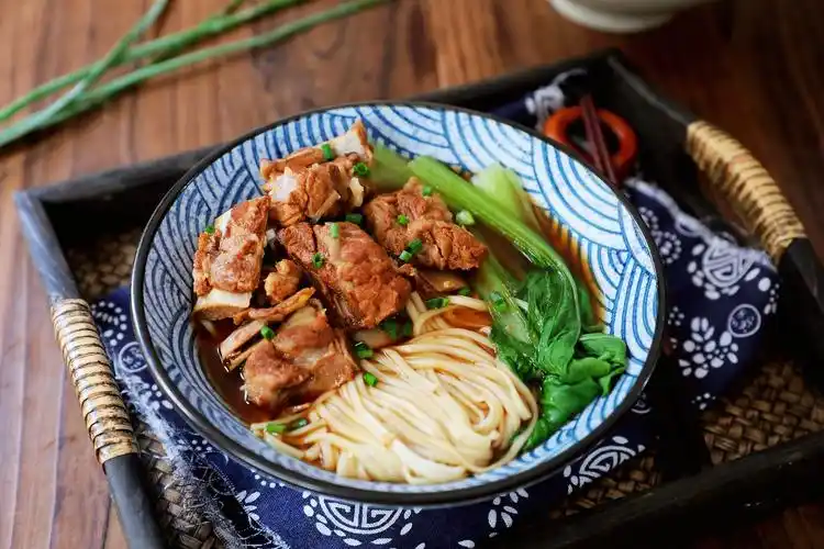红烧排骨面怎么做_红烧排骨面的做法_茹絮_豆果美食